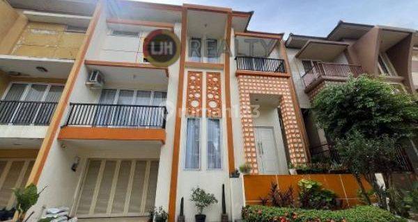 Rumah Grand Wisata Semi Furnished, Kamar 4+1, Fasilitas Kolam Renang, Lapangan Olahraga, Jogging Track, 100m dari Mall Living World Grand Wisata 1