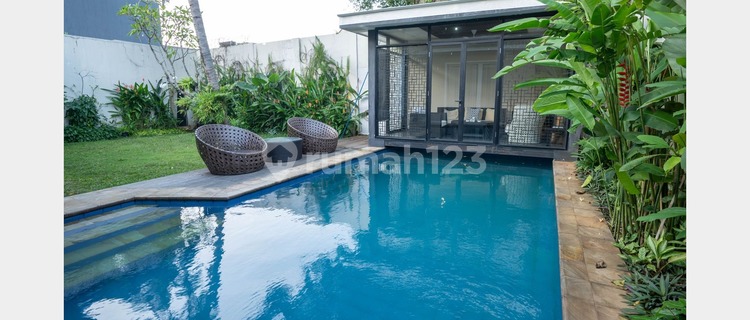 "Quick Sale Cheap Beautiful Well-Maintained House in Kemang Location" 1