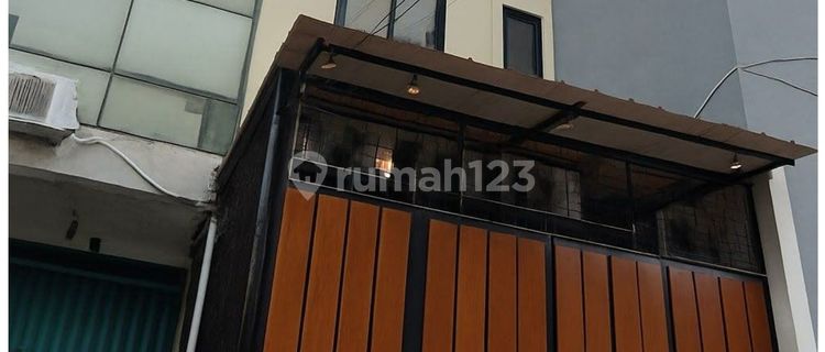 For Sale 5-Storey Boarding House in Jembatan 5 SHM, Tambora - West Jakarta 1