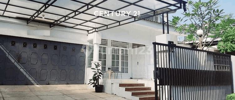 Rumah dengan Interior Yg Cantik di Bintaro Jaya Sektor 9 1