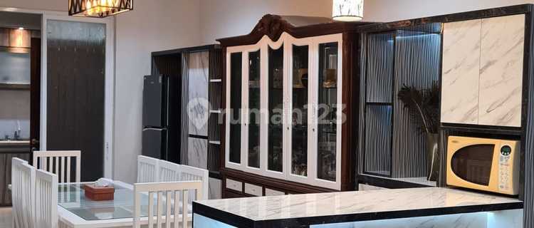 Luxury House with Swimming Pool in Tatar Ratnasasih Kbp 1