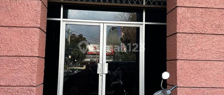 Ready-to-Occupy Shophouse on Dr. Saharjo Main Road, Tebet, Spacious Parking, KPR Available 1