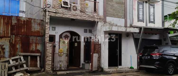 Ruko di Jalan Raya Cocok untuk usaha dan Kantor kecil 2 lantai 1
