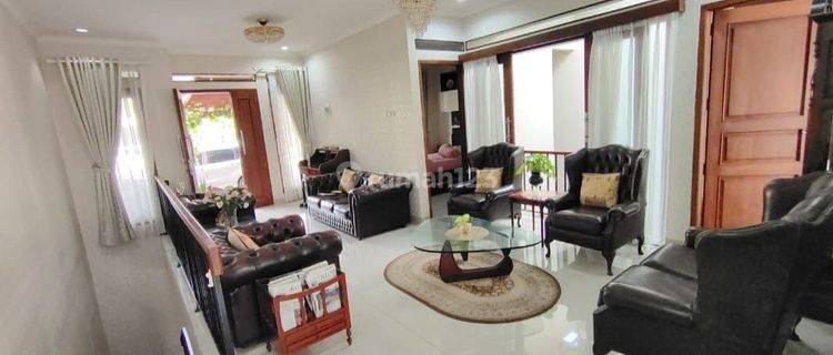 Rumah 2 Lantai Bagus Furnished SHM di Cigadung Hills, Bandung 1