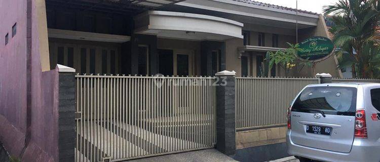 Rumah Bagus Semi Furnished SHM di Sayap Buah Batu, Bandung 1