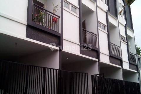 Dijual Cepat Rumah 3 Lantai Di Cengkareng, Jakarta Barat 1