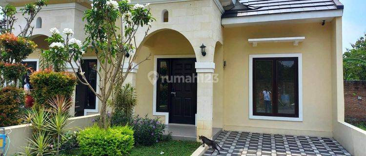 Rumah cantik 1 lantai gaya mediterania di cluster Batubara 1