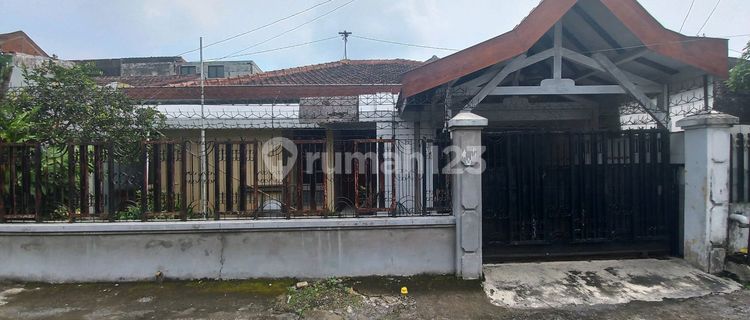 1.5-Story House In a Quiet Area Near Brawijaya University 1