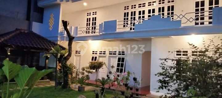 Vip Boarding House in Blitar City Plus Main House 1