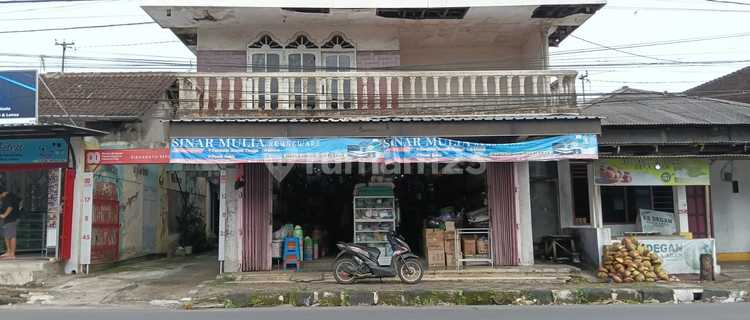Located on the Blitar Malang National Road 1