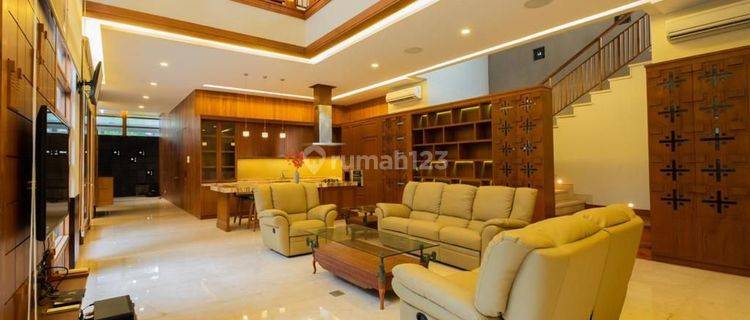 Hot Deal Rumah Besar Taman Golf Lippo Karawaci 1