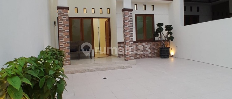 Rumah Strategis Mewah Spek Granit Di Candisari 1