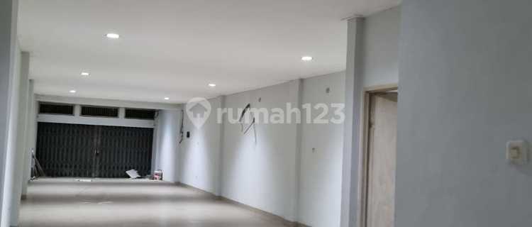 Good Shop House Strategic Location on the Edge of Sawah Besar Main Road, Central Jakarta 1
