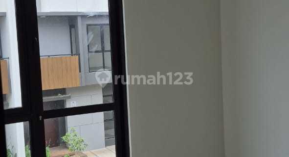 Rumah 2 Lantai di Summrecon Crown Gading - Bekasi | 3 KT, 2 KM | 45 Jt Nego 1