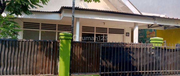 Rumah Luas 1 Lantai di Komplek Kayu Putih  1