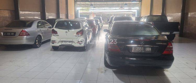 Showroom Mobil di Jalan Raya Imam Bonjol Karawaci Tangerang 1