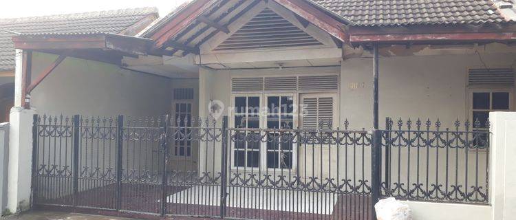 Rumah Adem Dalam Komplek Deppen Cibubur