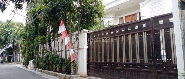 Rumah besar Dan nyaman daerah pejaten barat 1