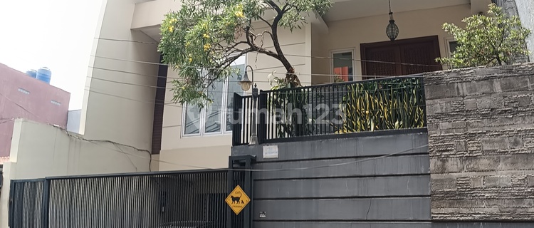 Rumah Modern 2 Lantai Di Gandaria Utara,luas 171 M, Akses Mobil Masuk! 1