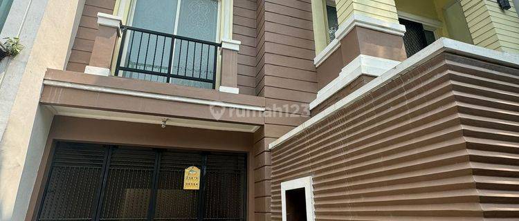 Rumah Pik 1 Dijual Town House Emerald Uk 8X15 3 Lantai Posisi Bagus Harga Termurah 1