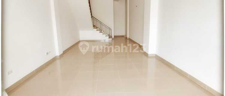 For rent, PIK 2 shophouse, 4.5x15, main boulevard, ready to use! 1