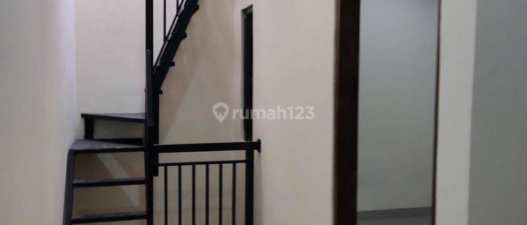 Jual Murah Rumah Baru 3 Lantai Lokasi Strategis Bebas Banjir  1