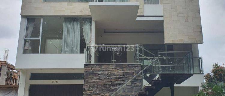 Rumah mewah 3 lantai Modern Minimalis di Casa Jardin Daan Mogot  hadap utara 1