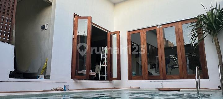 Villa Gaya Industrial Modern Dekat Sidewalk Mall dan Pantai Melasti 1
