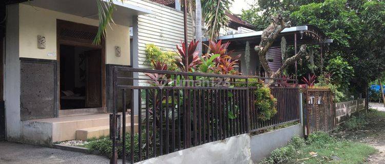 Cheap house for sale with an area of 115m2 in Taman Sari Kerobokan, strategic area close to everywhere  1