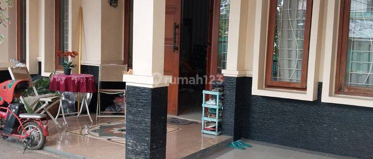 Disewa Rumah 2 Lantai Furnished di
Pondok Pekayon Indah 1