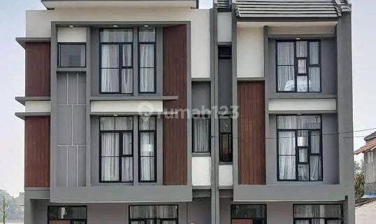 Rumah 3 lantai di pamulang tangerang selatan  1