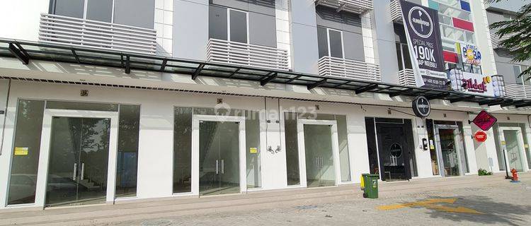 Ruko strategis di jalan boulevard hunian padat Jababeka Residence 1