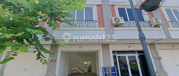 For Rent: Attached Shophouse with Spacious and Open Parking in Jababeka 1