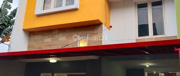 Rumah 2,5 Lantai lokasi Strategis Dekat Pintu Tol Jati Warna  1