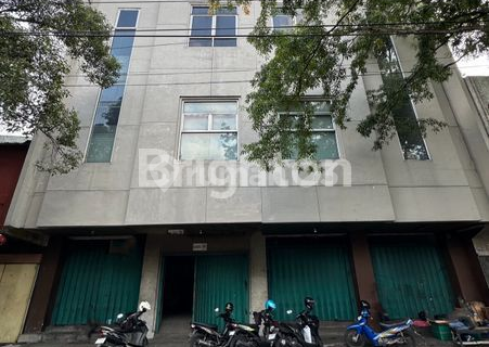 3-Story Shop House for Rent in Downtown Solo Jebres 1