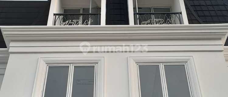 Rent a shop in Bintaro Sector 5 Nice Busy Side of the Road Min 2 Years 1