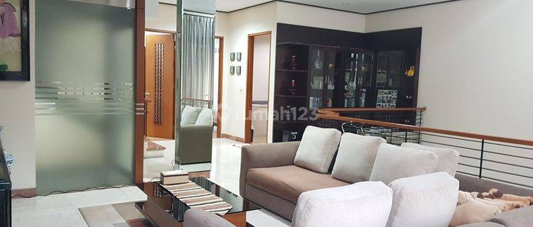 Turun Harga Rumah 3 Lantai Bagus Semi Furnished di Setra Duta, Bandung 1