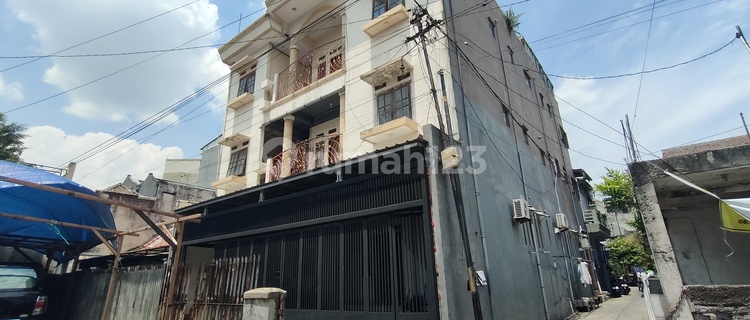 Residential House & 30 Boarding Rooms in the Wing of Jl. Dulatip Pasar Baru, SHM 1