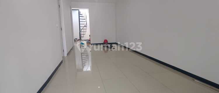 Nice House in Taman Kopo Indah 5 Sommerville 1