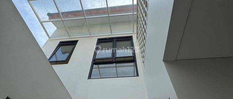 Rumah Cozy Dan Pencahayaan Bagus di Sayap Turangga 2 Lantai Baru Unfurnished SHM di Bandung, Bandung 1