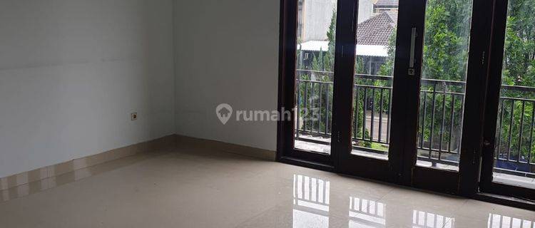 Rumah Bagus Unfurnished SHM di Singgasana, Bandung 1