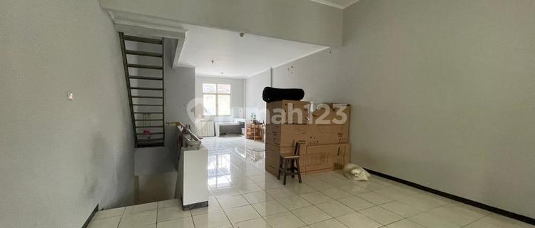 Jingga Niaga Strategic Ruko, Bustling Good 128 m2 SHM Kota Baru Parahyangan, Bandung 1