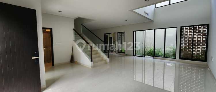 Rumah Summarecon Bandung Cluster Emily Dekat Dengan Clubhouse Bagus Unfurnished SHM Summarecon Bandung, Bandung 1