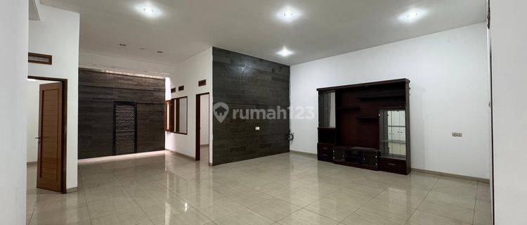 Rumah Bagus Unfurnished SHM di Singgasana, Bandung 1