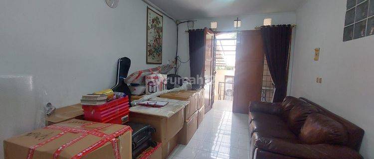 Rumah 2 Lantai Bagus Semi Furnished SHM di Setraduta , Bandung 1