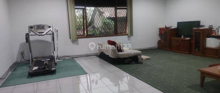 Turun Harga Rumah 2 Lantai Bagus Semi Furnished SHM di Sayap Ahmad Yani , Bandung 1