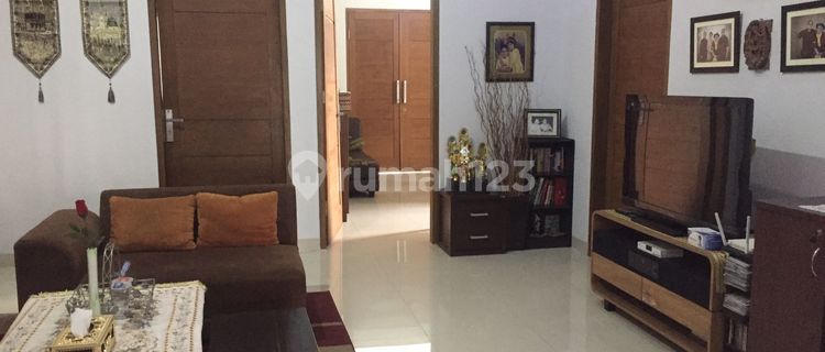 Nice 3-Story Unfurnished HGB House at Setiabudi Terrace, Bandung 1