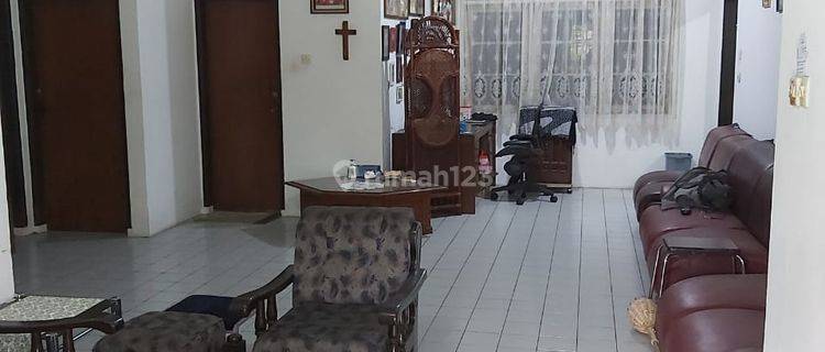 Rumah Bagus Unfurnished SHM di Taman Kopo Indah 1, Bandung 1