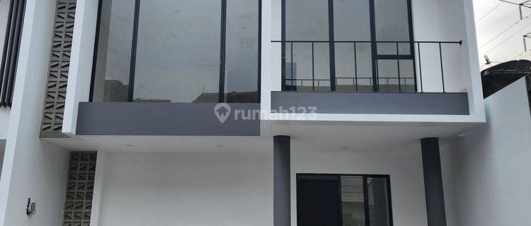 Rumah 2 Lantai Bagus Unfurnished SHM di Taman Kopo Indah 1, Bandung 1