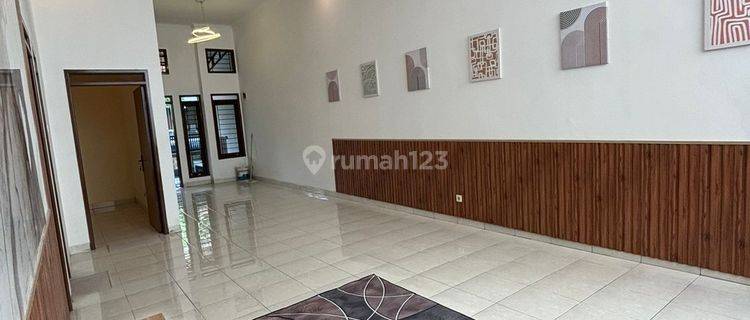 Rumah Bagus Unfurnished SHM di Taman Kopo Indah 3, Bandung 1